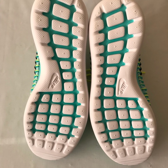NEW! Women’s Air Nike Roshe Flyknit sz  8 - Picture 6 of 7